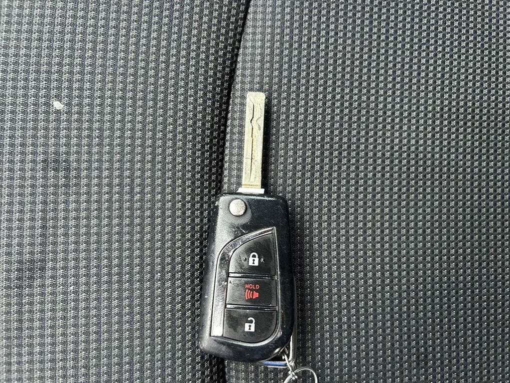 Used 2021 Toyota RAV4 LE image 33