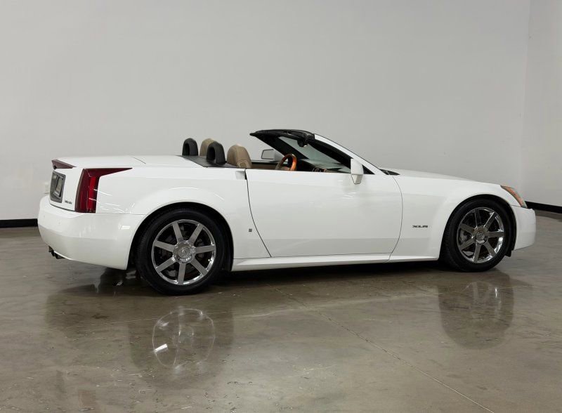 Used 2008 Cadillac XLR RWD image 12