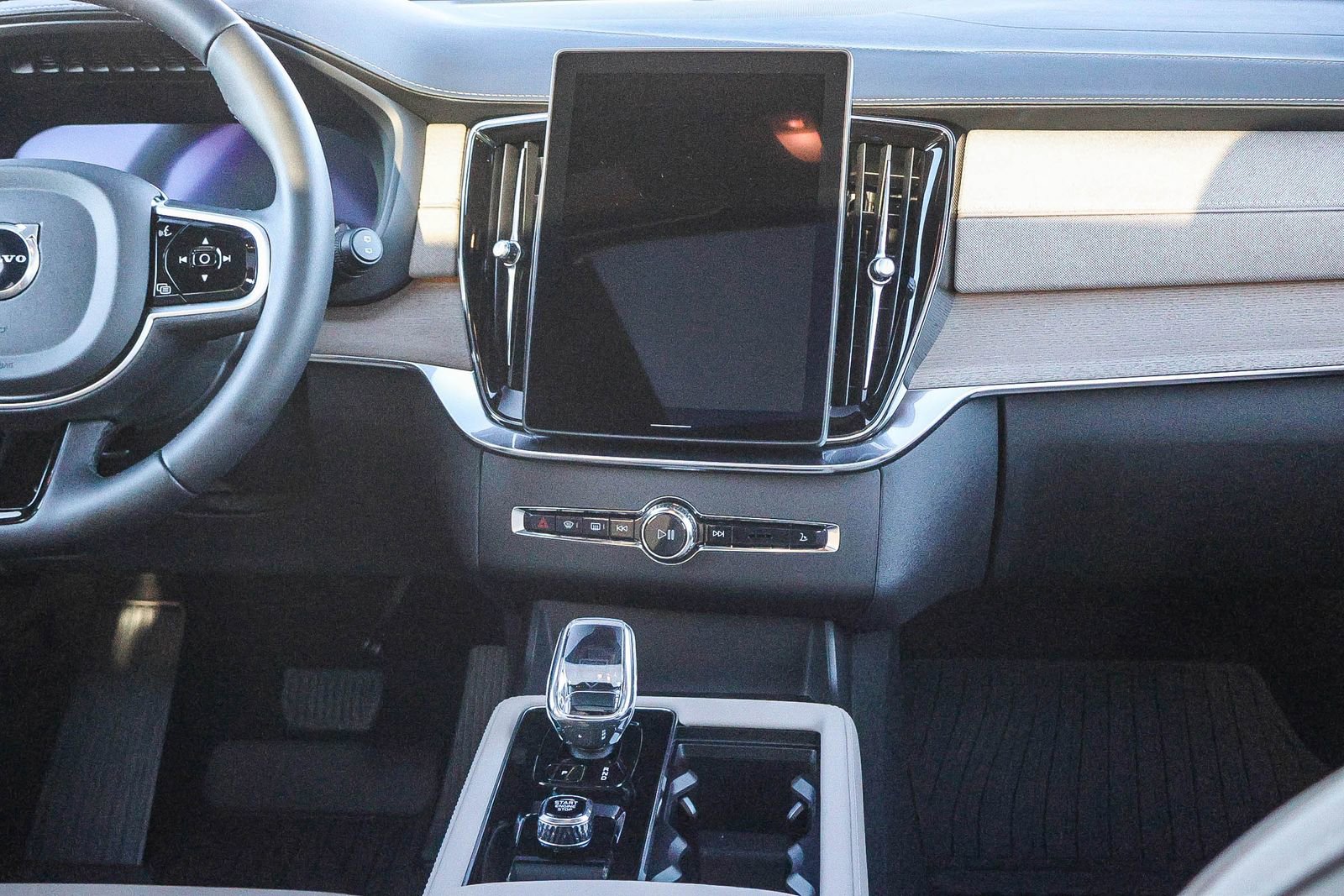 Used 2026 Volvo XC90 B5 Plus w/ Protection Package AWD/4WD image 22