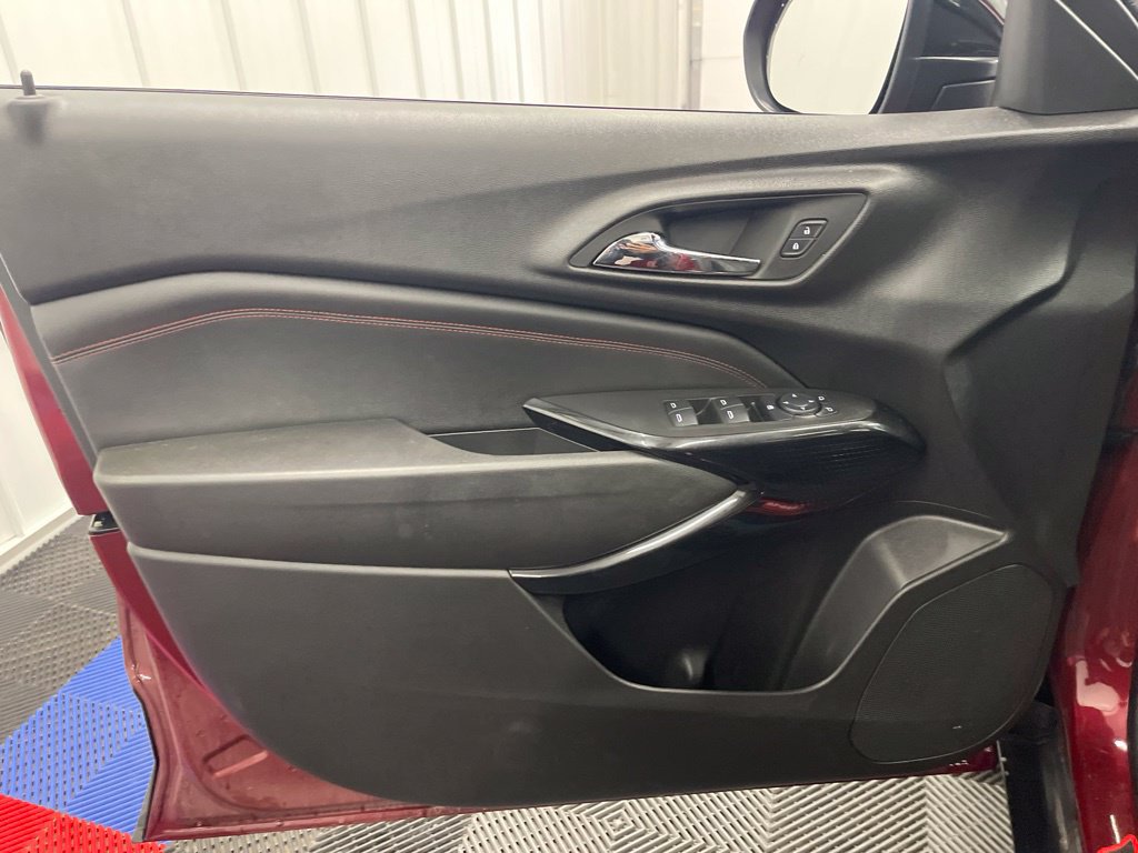 Used 2024 Chevrolet Trax RS w/ Sunroof Package FWD image 11