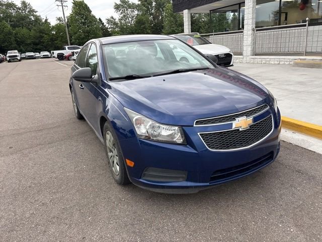 Used 2013 Chevrolet Cruze LS FWD image 4