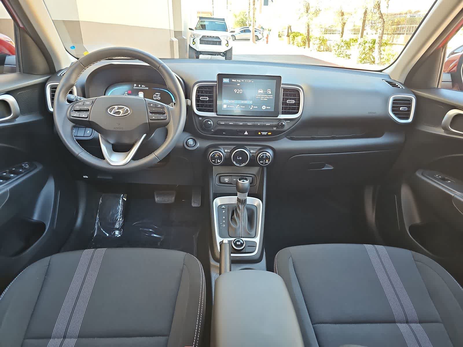 Used 2025 Hyundai Venue SEL FWD image 14