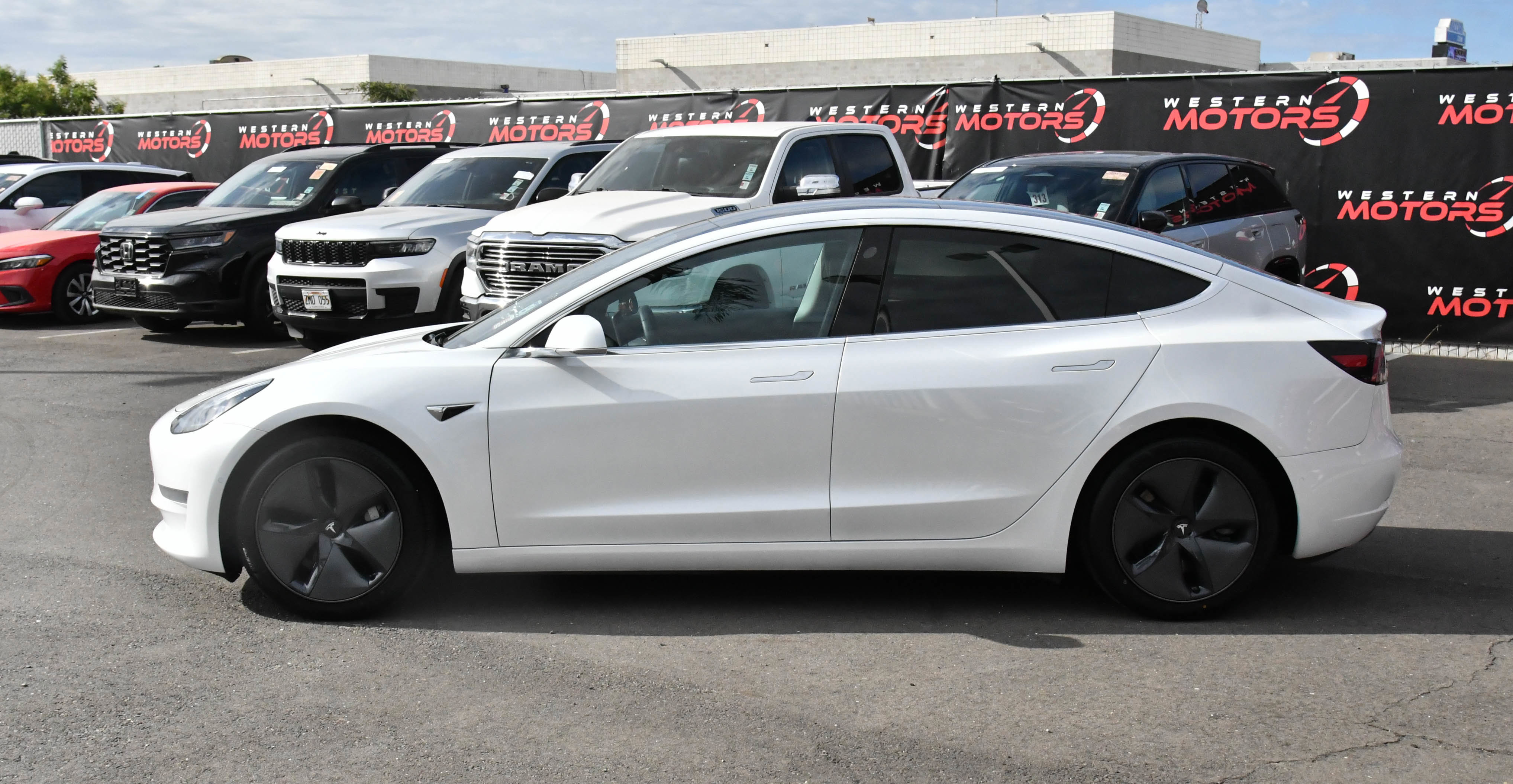 Used 2020 Tesla Model 3 Standard Range RWD image 4