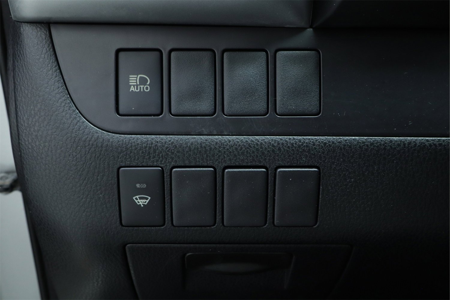 Used 2018 Toyota Highlander LE image 26