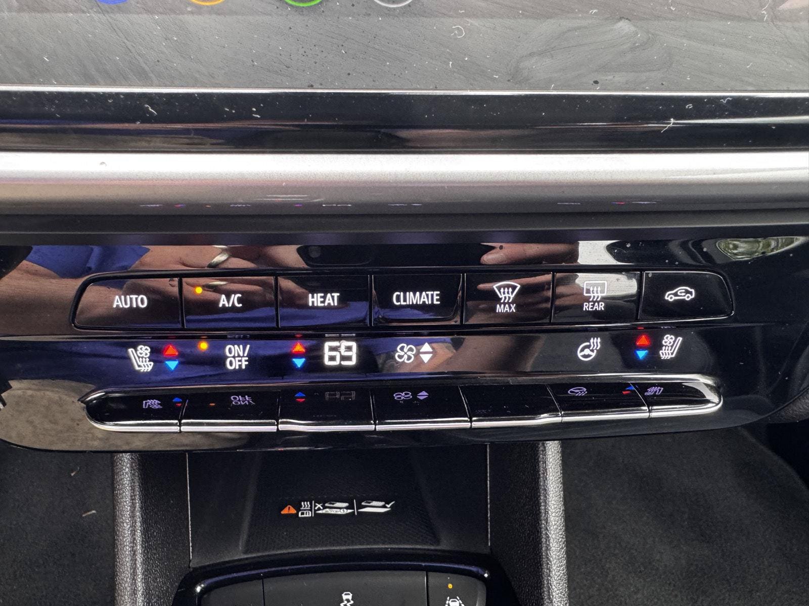 Used 2022 Chevrolet Bolt EUV Premier w/ Sun & Sound Package FWD image 27