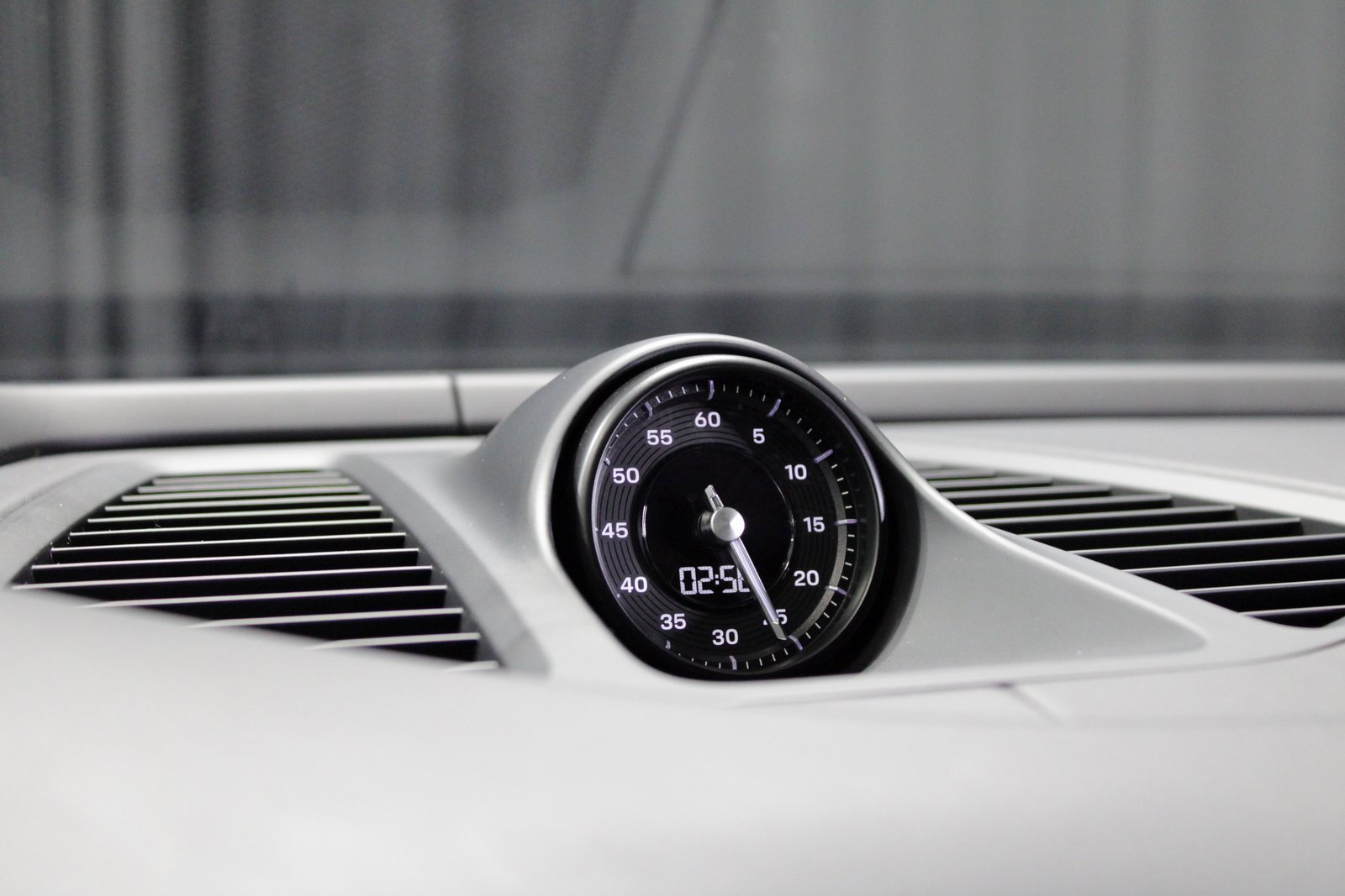 Certified 2024 Porsche Macan 4 Electric image 33