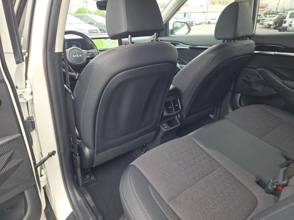 Used 2025 Kia Seltos S FWD image 23