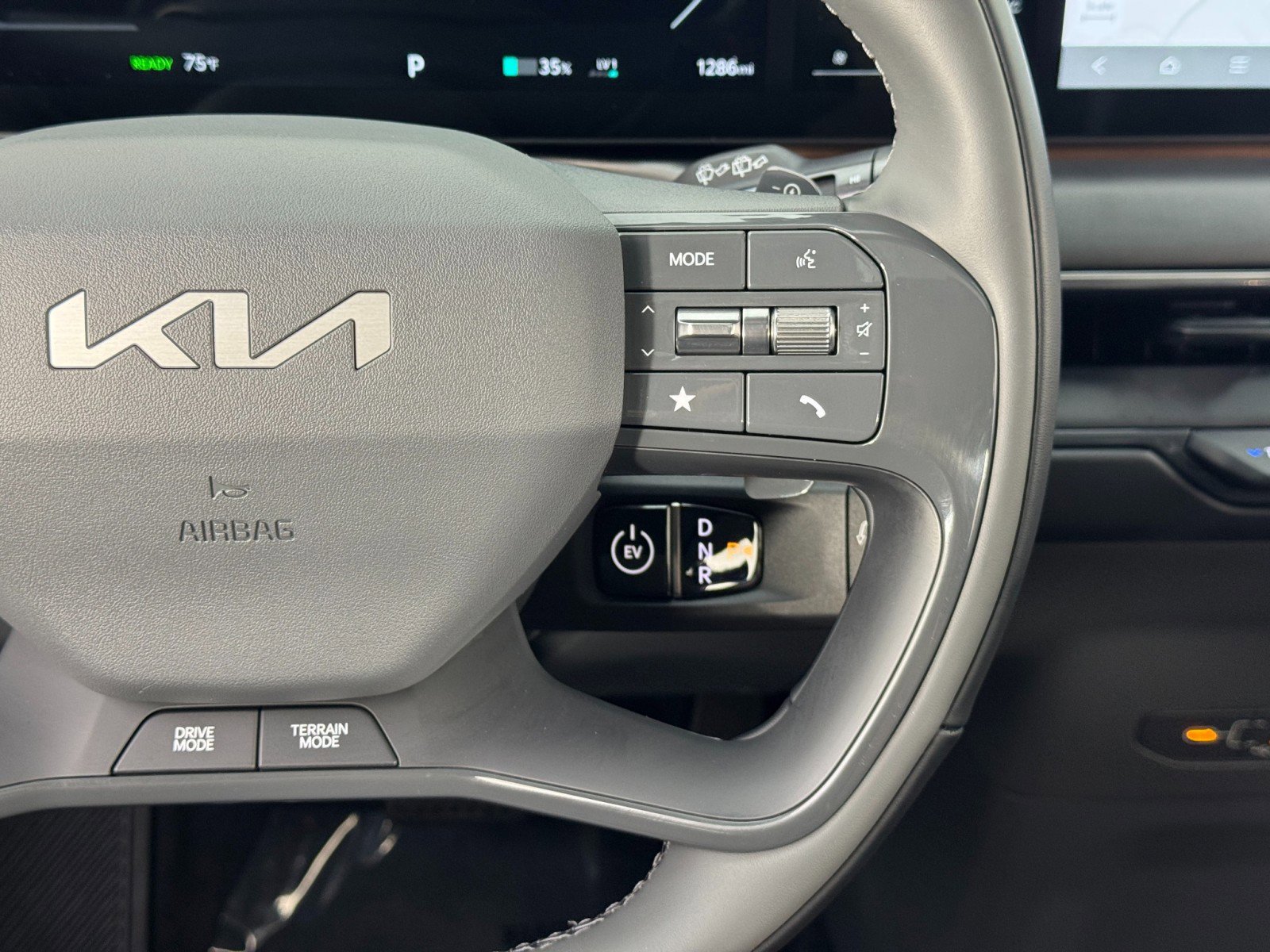 Used 2026 Kia EV9 Land image 24