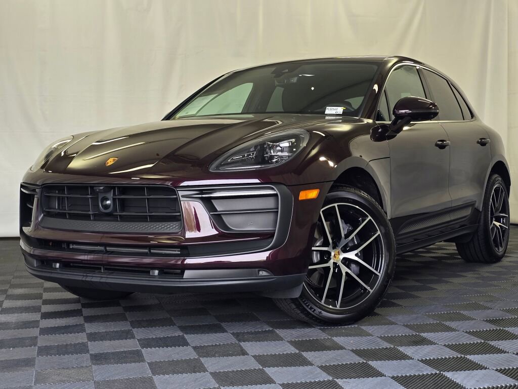 Certified 2025 Porsche Macan image 1