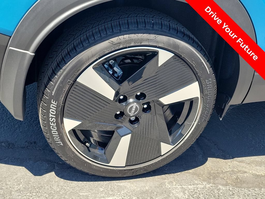 Certified 2025 Nissan Kicks SR FWD image 31