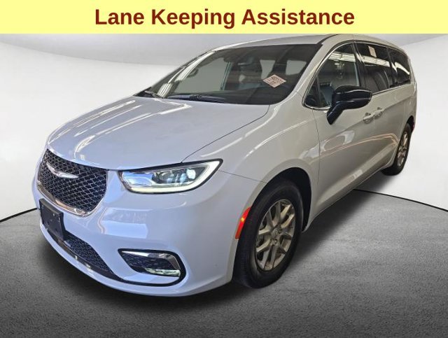 Used 2026 Chrysler Pacifica Select FWD image 5