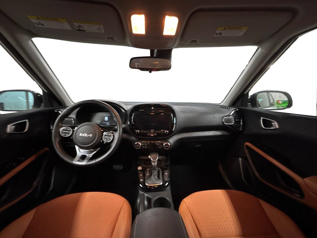 Used 2025 Kia Soul EX image 16
