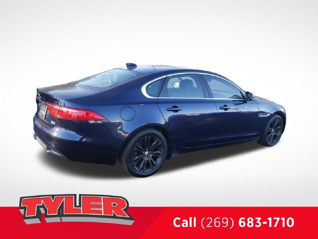 Used 2017 Jaguar XF Premium AWD/4WD image 8