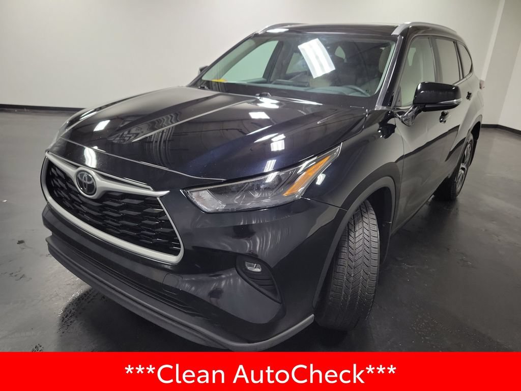 Used 2024 Toyota Highlander XLE AWD/4WD image 4