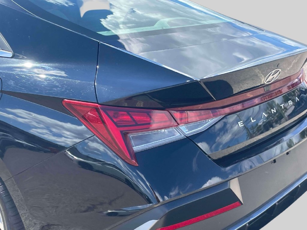 Certified 2024 Hyundai Elantra SEL w/ Convenience Package FWD image 11