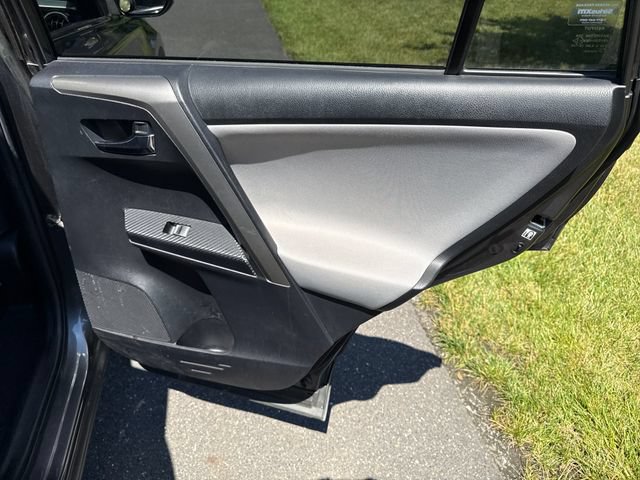 Used 2014 Toyota RAV4 XLE AWD/4WD image 16