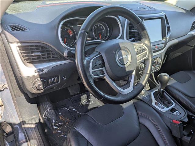 Used 2017 Jeep Cherokee Trailhawk w/ Comfort/Convenience Group AWD/4WD image 10