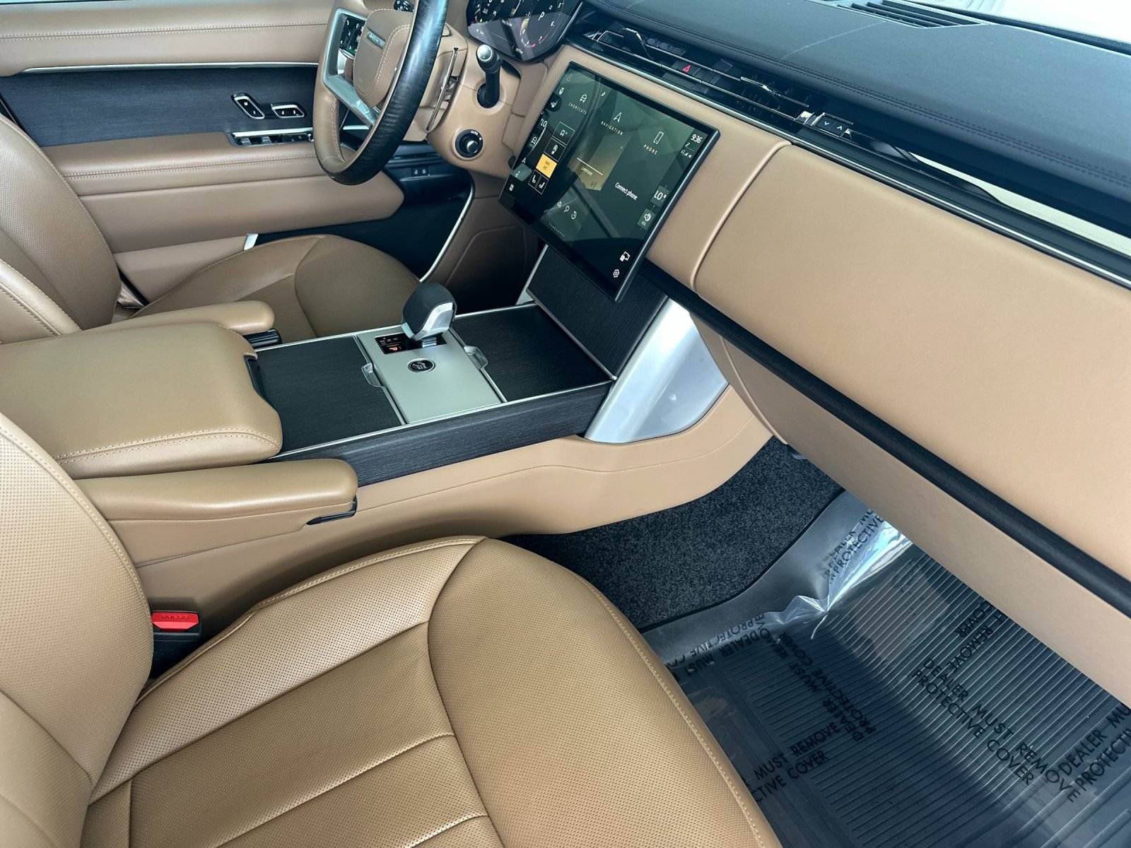 Used 2025 Land Rover Range Rover SE AWD/4WD image 16