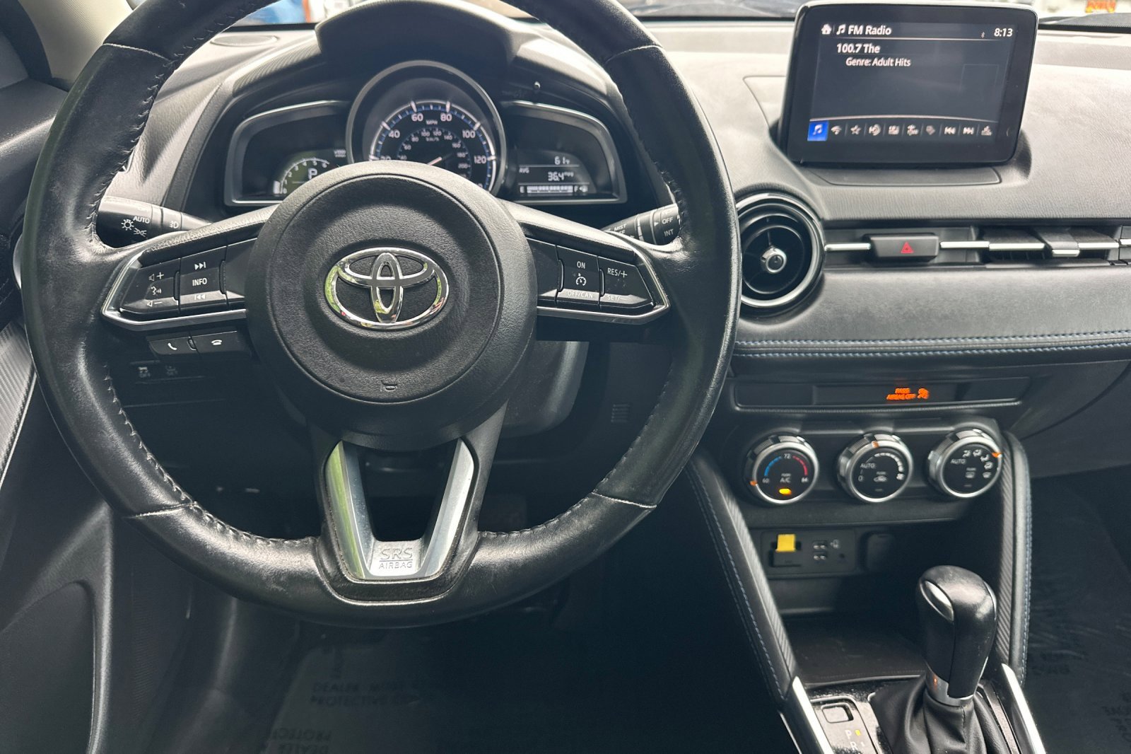 Used 2020 Toyota Yaris XLE image 11