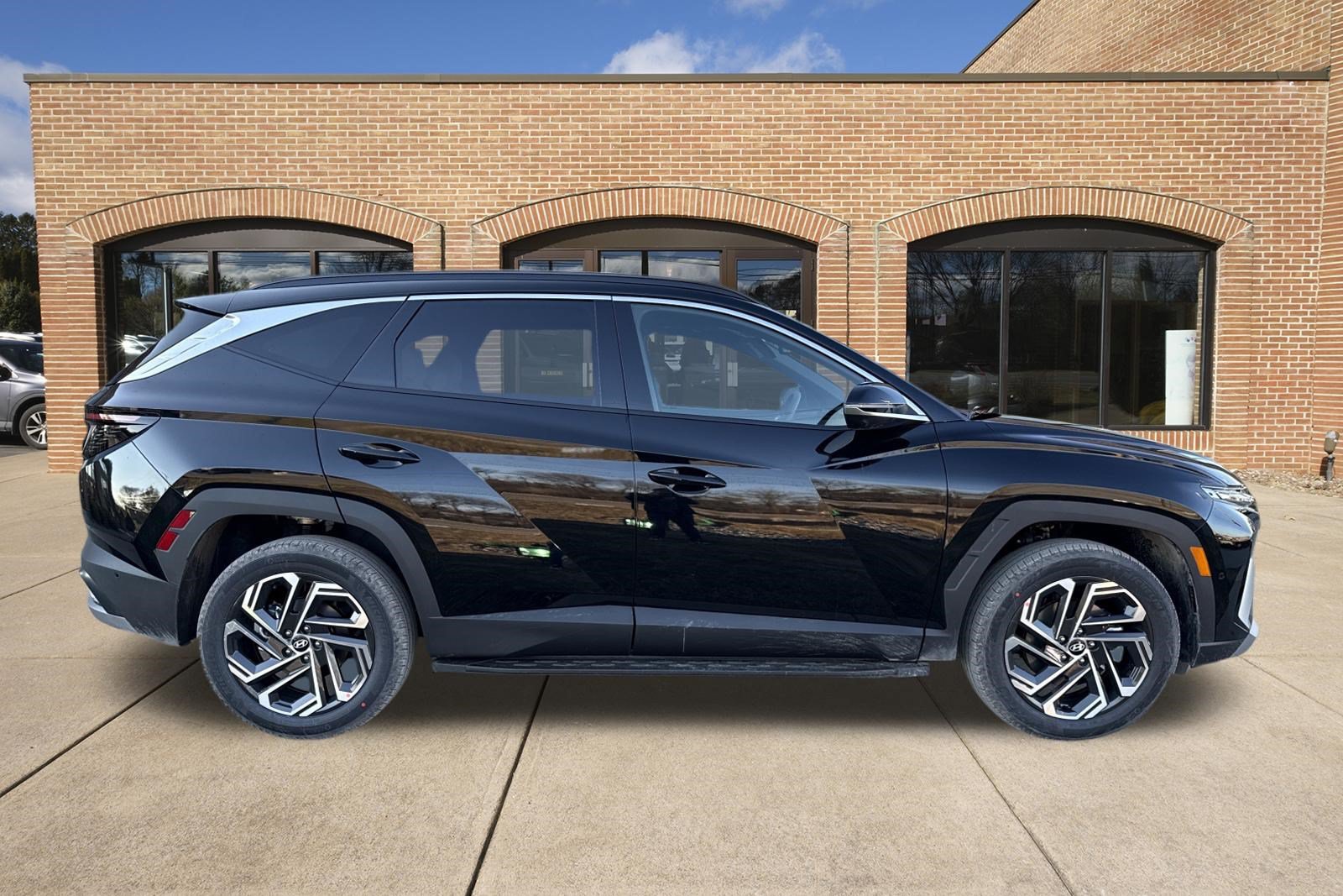 New 2026 Hyundai Tucson Limited AWD/4WD image 2