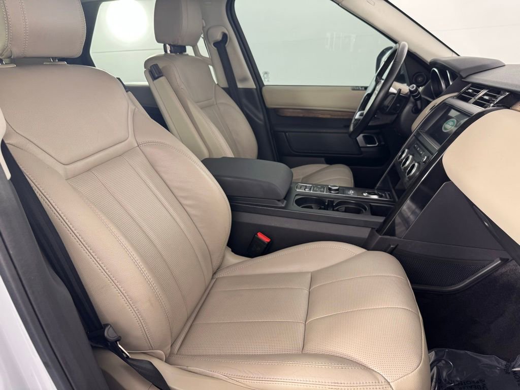 Used 2019 Land Rover Discovery SE image 25
