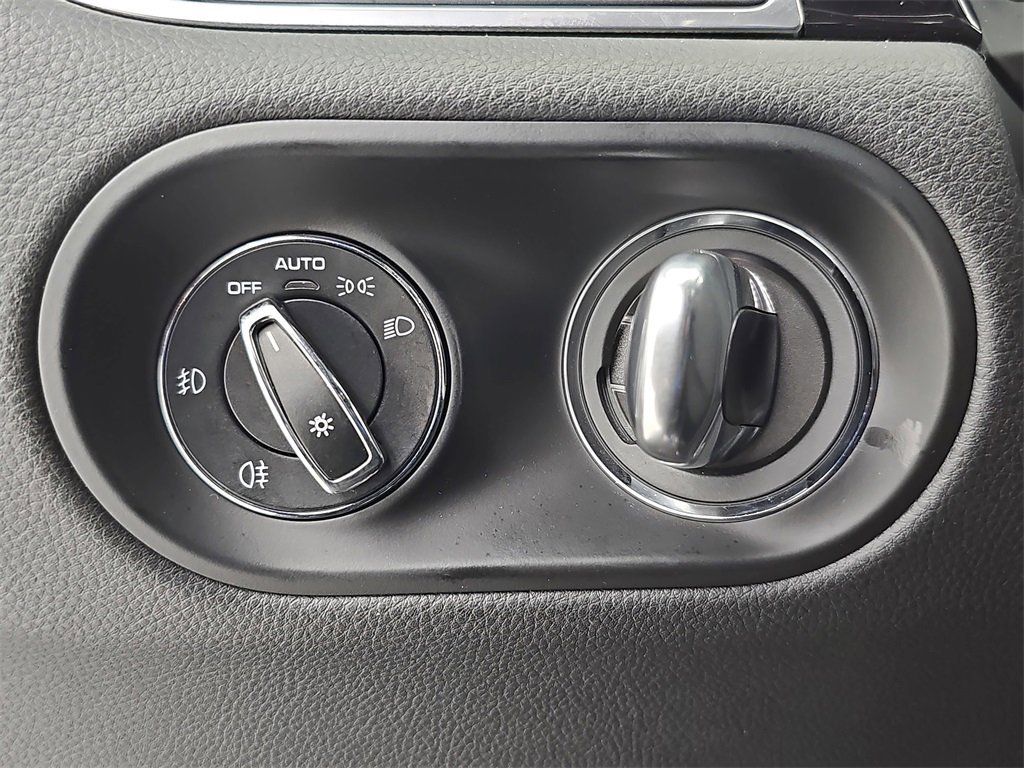 Used 2018 Porsche Macan image 38