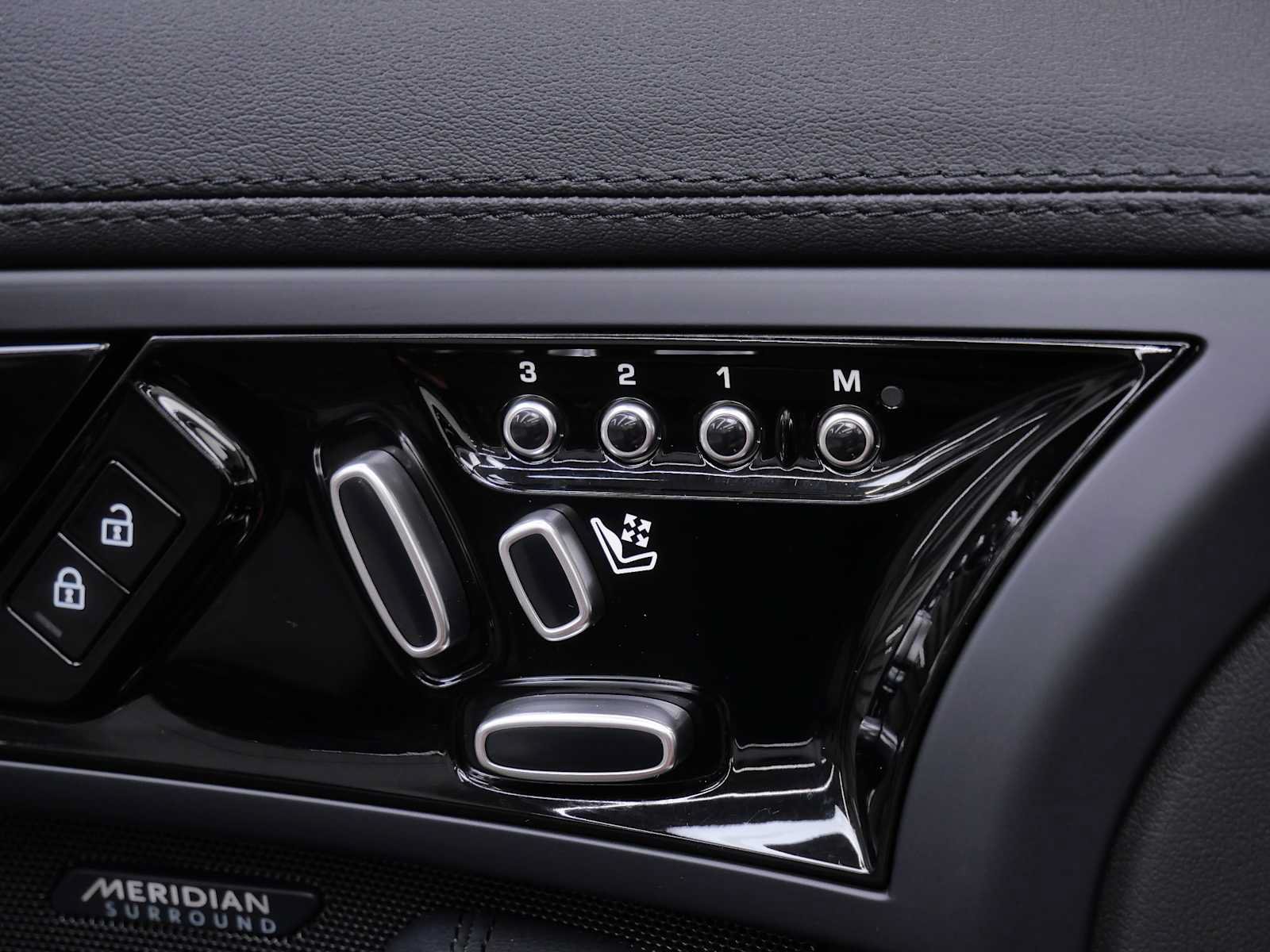 Used 2023 Jaguar F-TYPE Convertible RWD image 34