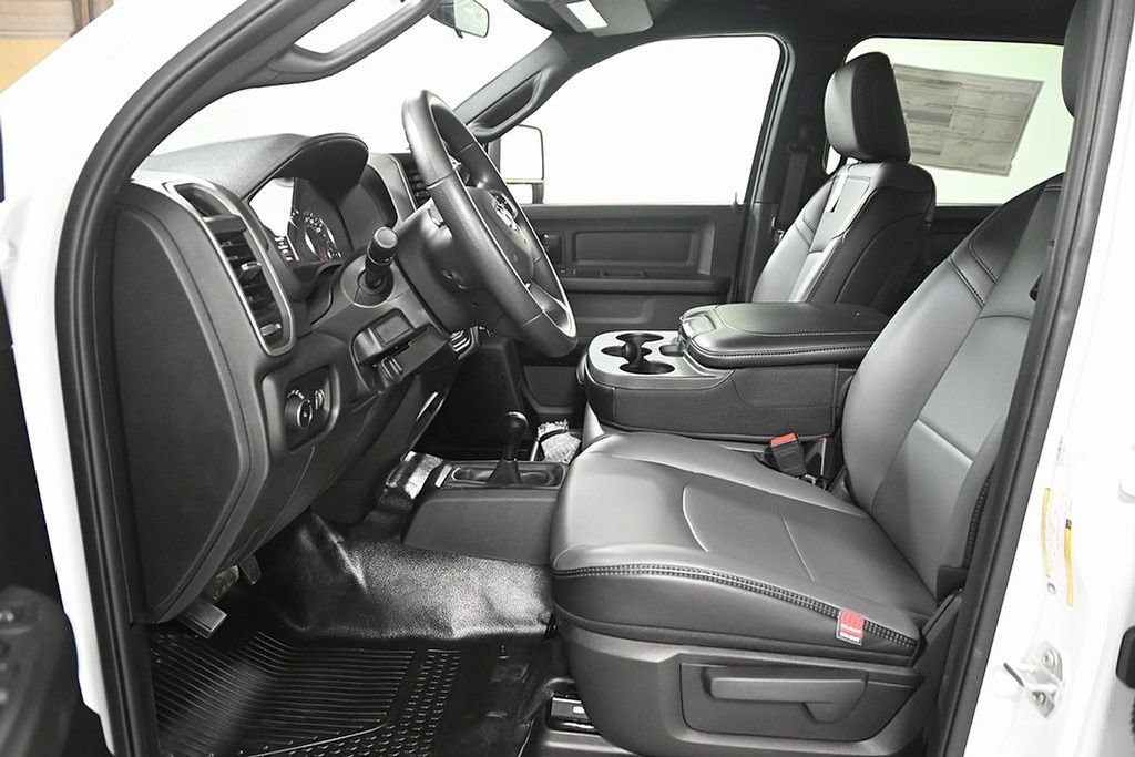 New 2024 RAM 2500 Tradesman w/ Chrome Appearance Group AWD/4WD image 6