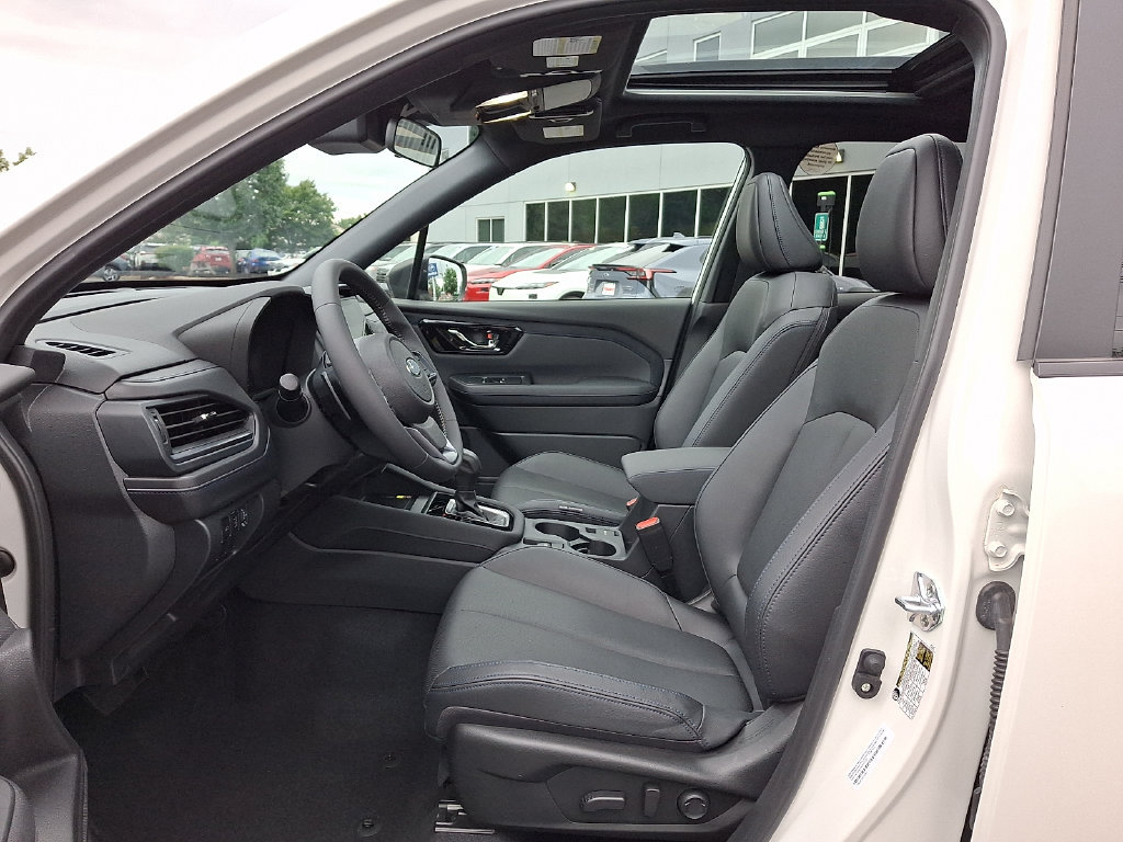 Used 2025 Subaru Forester Limited AWD/4WD image 13