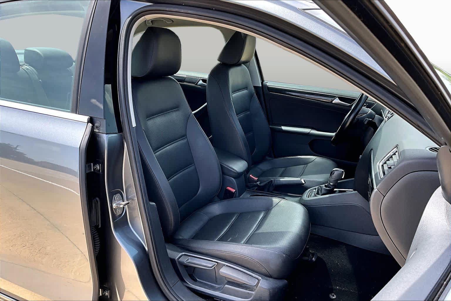 Used 2016 Volkswagen Jetta SEL w/ Lighting Package FWD image 9