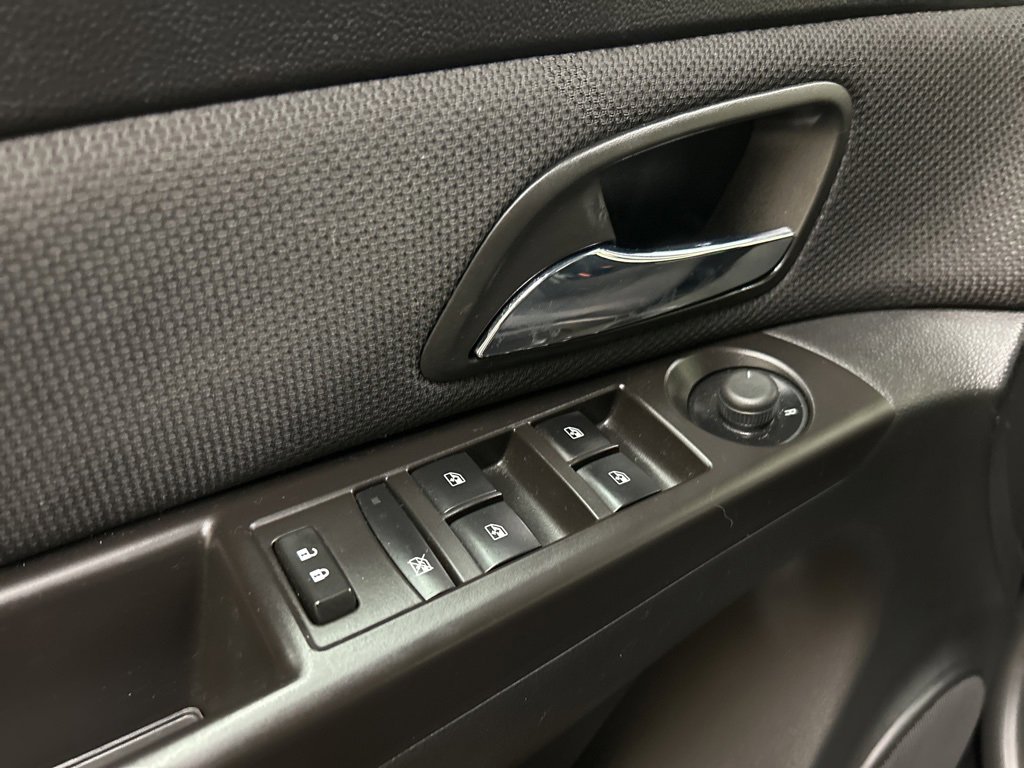 Used 2015 Chevrolet Cruze LT image 24