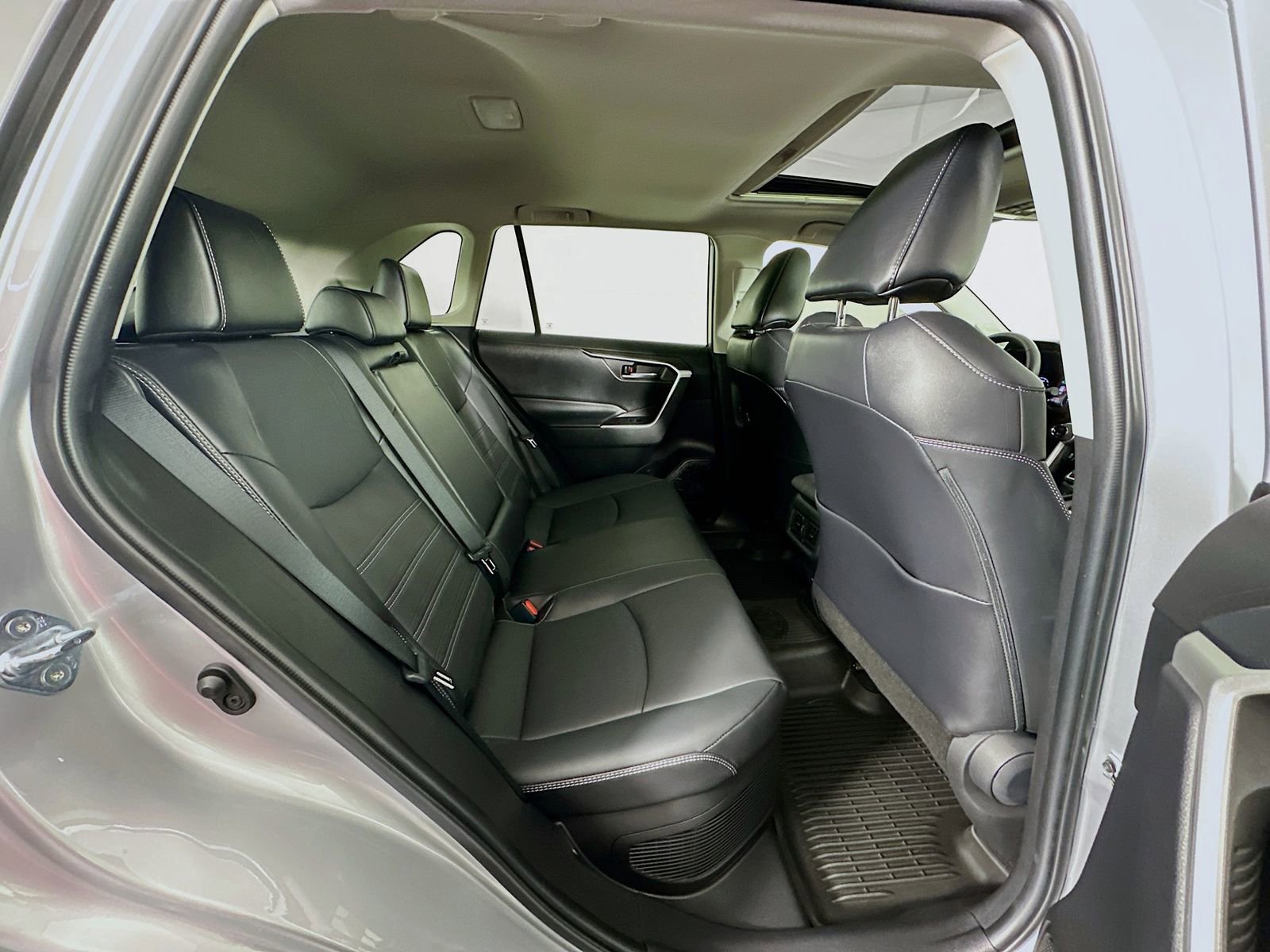 Certified 2022 Toyota RAV4 XLE Premium AWD/4WD image 29