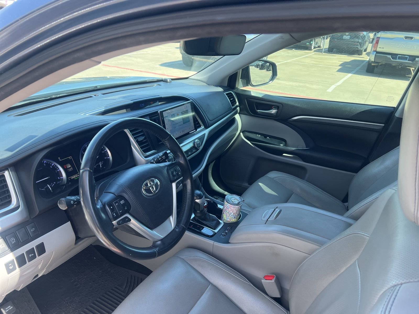 Used 2018 Toyota Highlander Limited image 3