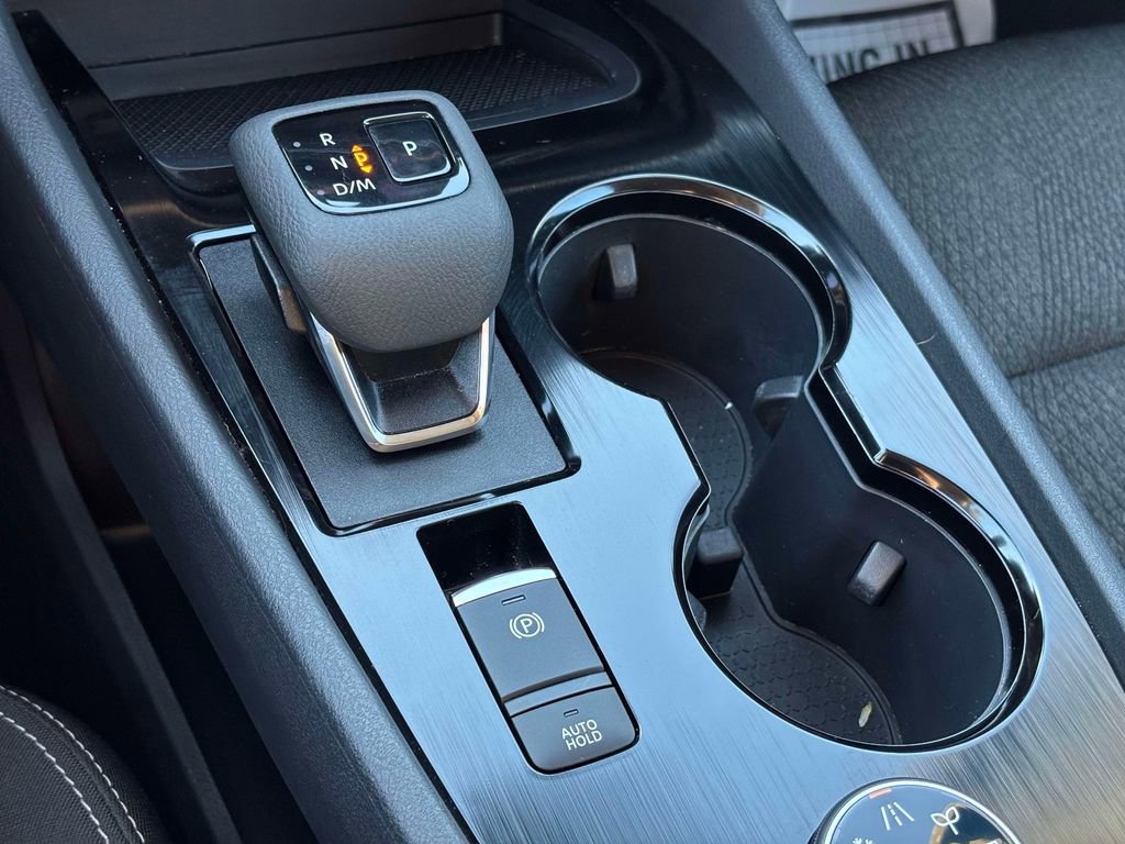 Used 2025 Nissan Rogue SV image 28