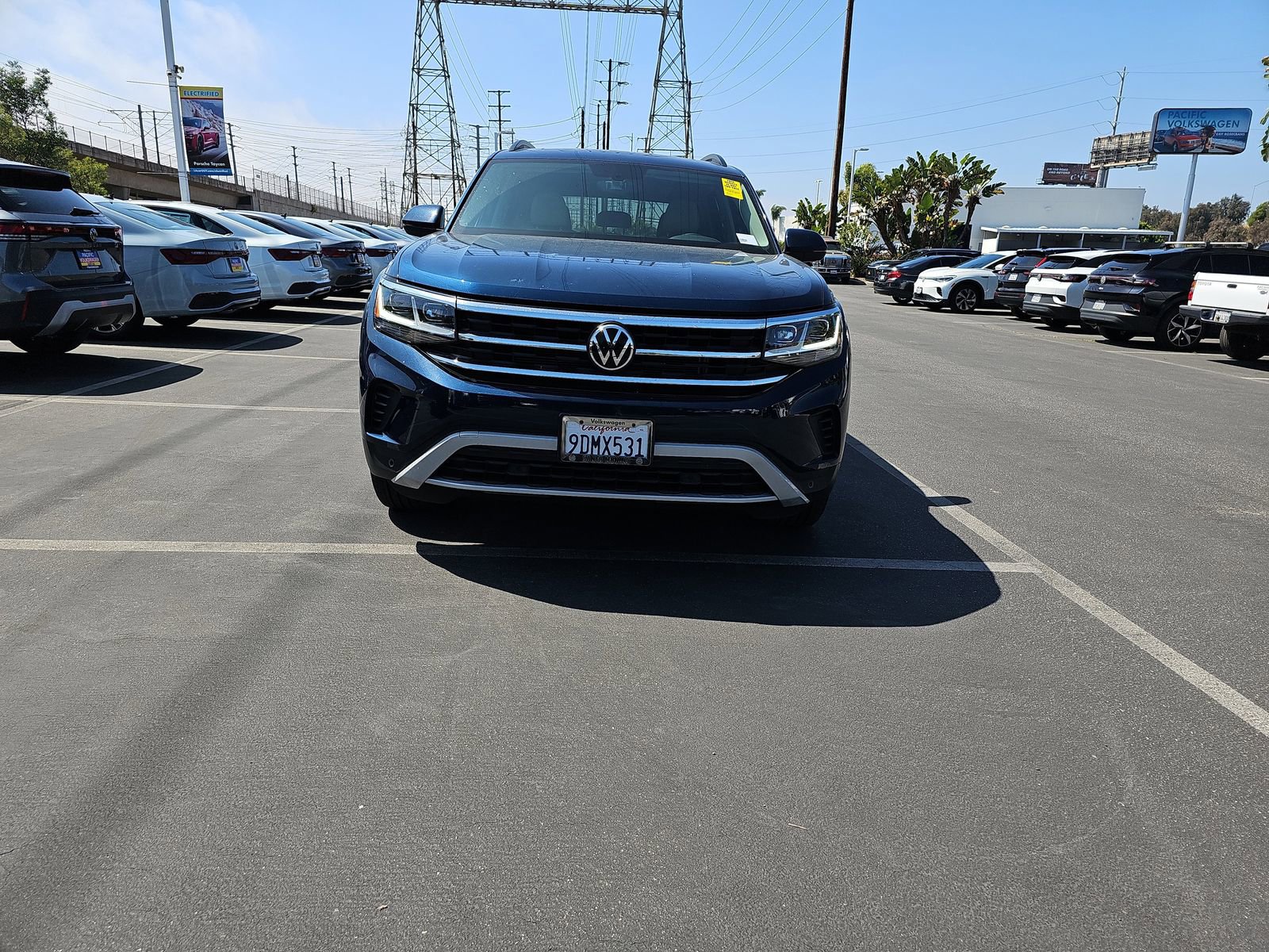Certified 2023 Volkswagen Atlas SE w/ Panoramic Sunroof Package FWD image 2