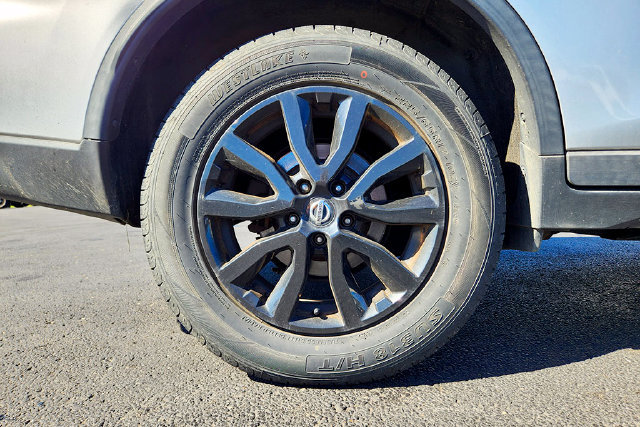 Used 2018 Nissan Rogue SV AWD/4WD image 27