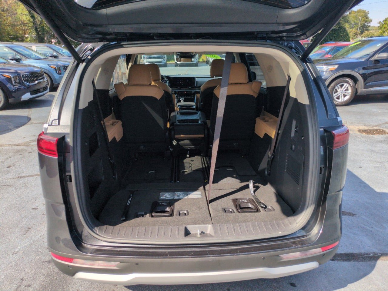 Certified 2024 Kia Carnival EX FWD image 25