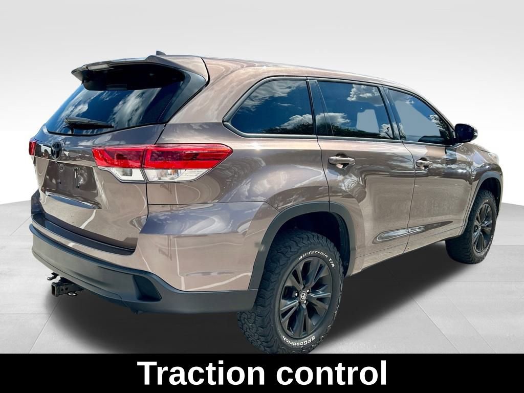 Used 2018 Toyota Highlander Plus FWD image 5