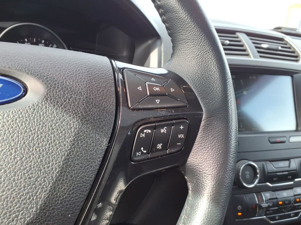 Certified 2019 Ford Explorer XLT w/ Equipment Group 202A image 20