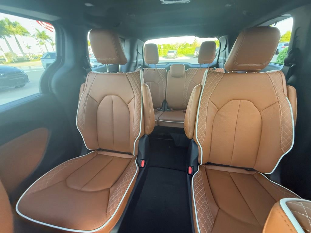 New 2026 Chrysler Pacifica Pinnacle image 25