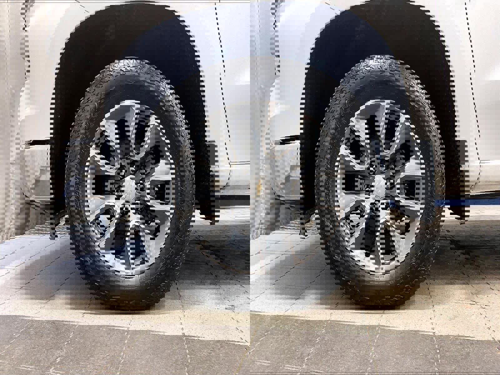 Used 2023 Chevrolet Silverado 1500 LT image 7