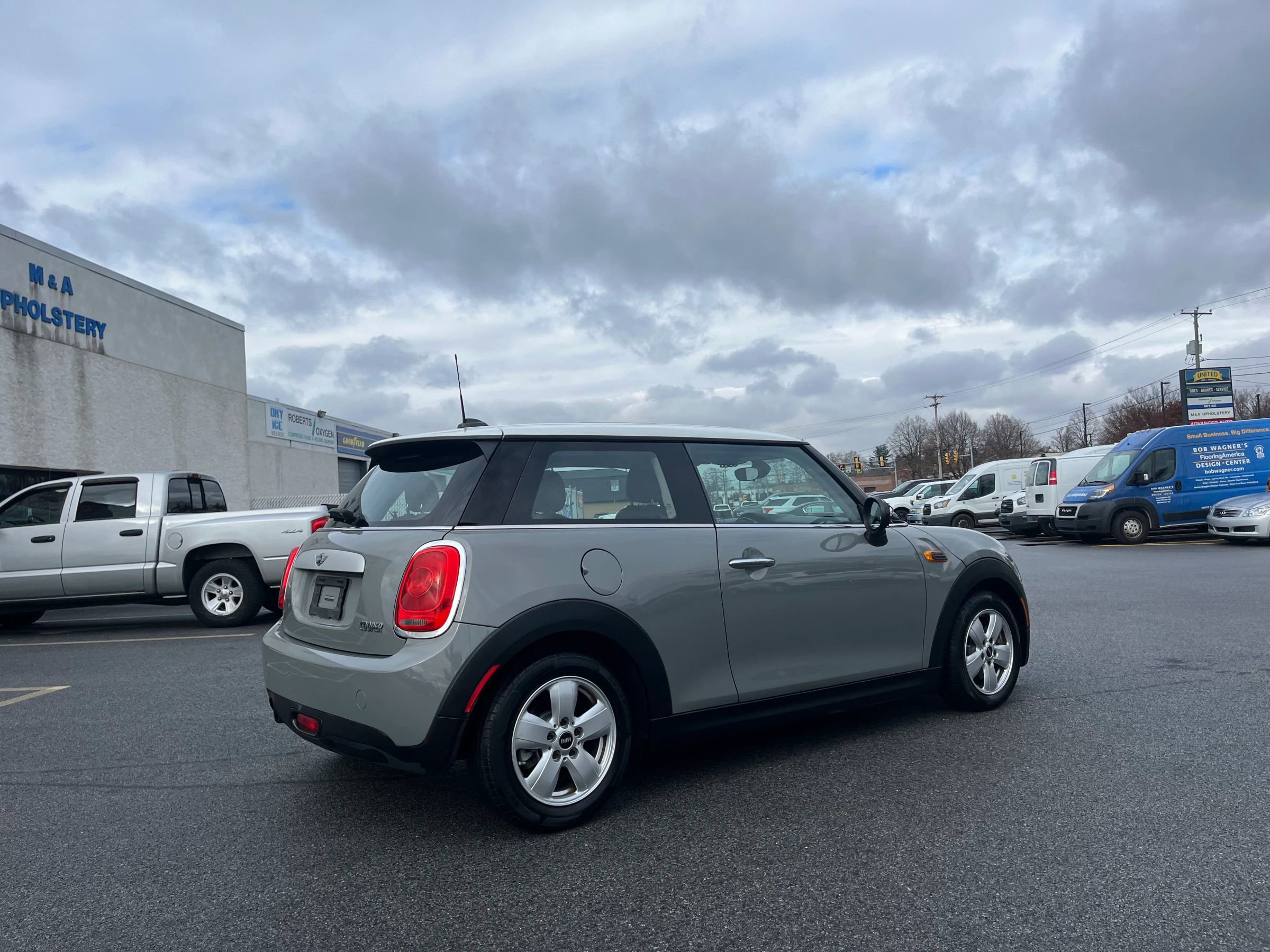 Used 2014 MINI Cooper 2-Door Hardtop image 5