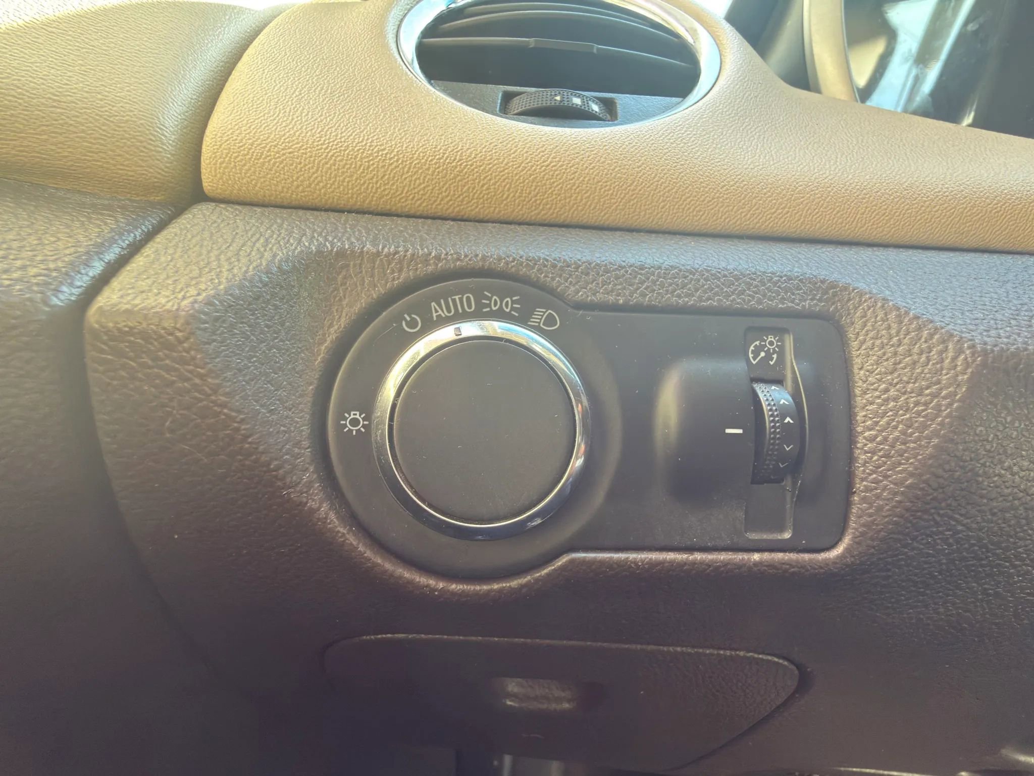 Used 2015 Chevrolet Cruze LT FWD image 14