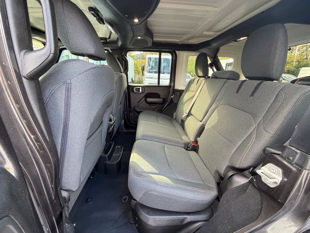 Used 2024 Jeep Wrangler Unlimited w/ Convenience Group AWD/4WD image 8