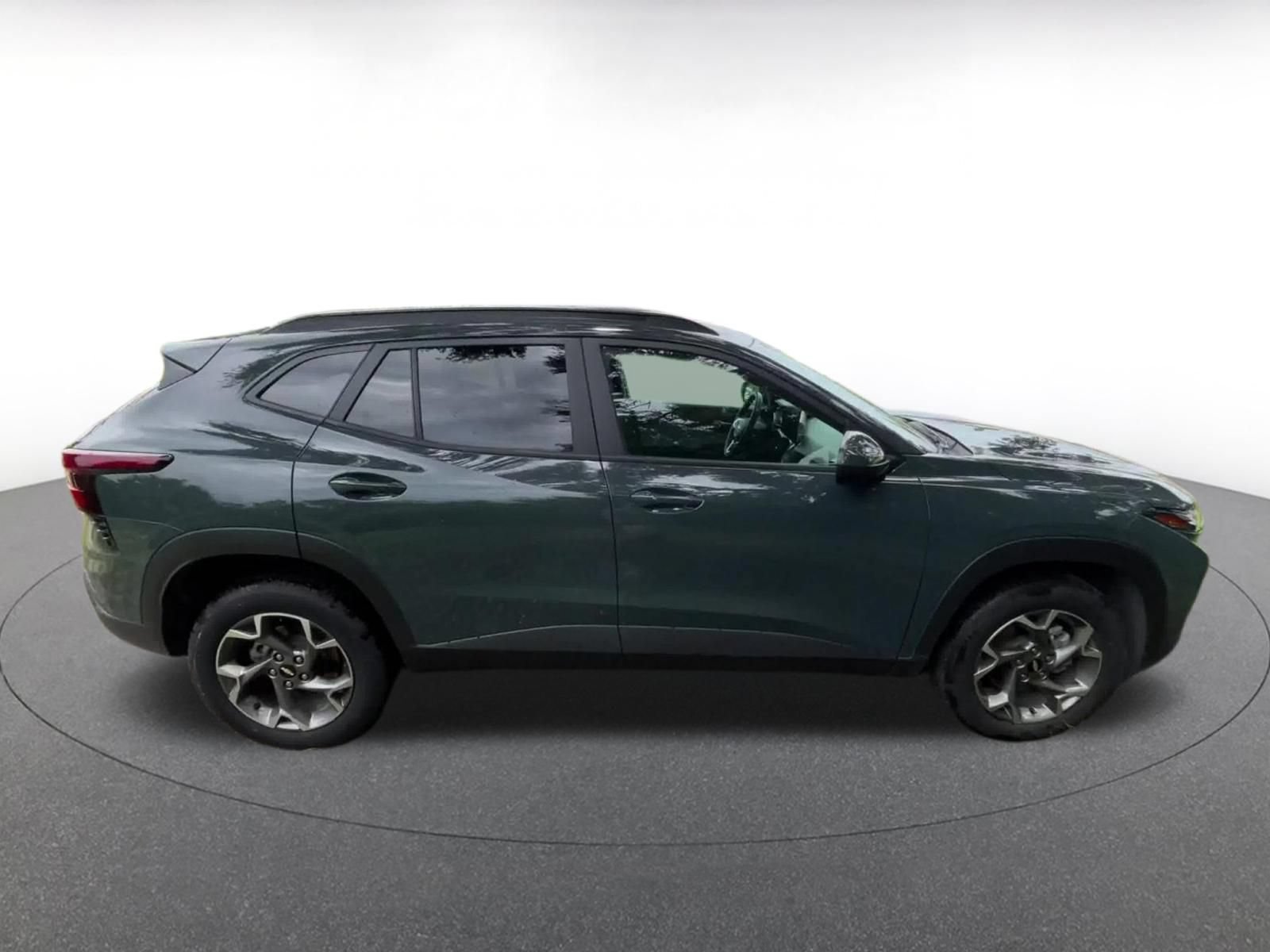 Used 2025 Chevrolet Trax LT w/ LT Convenience Package FWD image 15