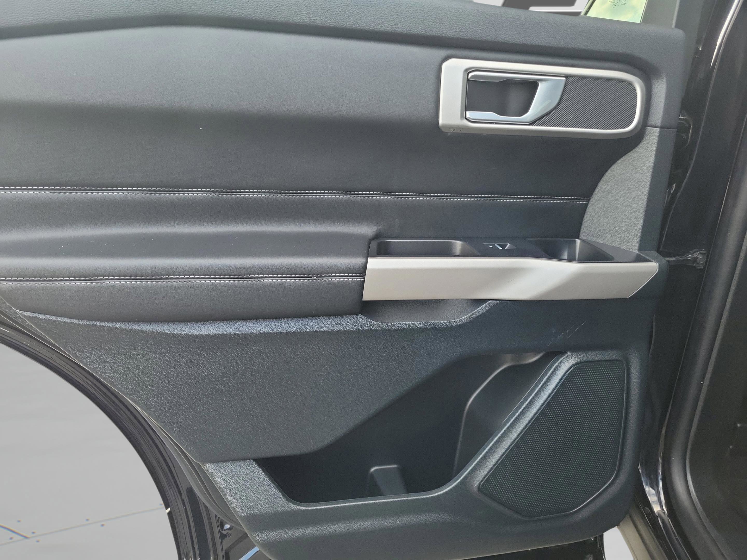 Used 2023 Ford Explorer XLT w/ Equipment Group 202A AWD/4WD image 15