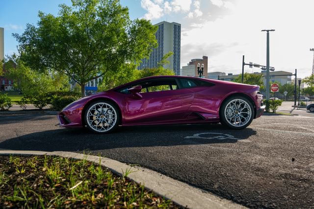 Used 2022 Lamborghini Huracan EVO RWD image 7