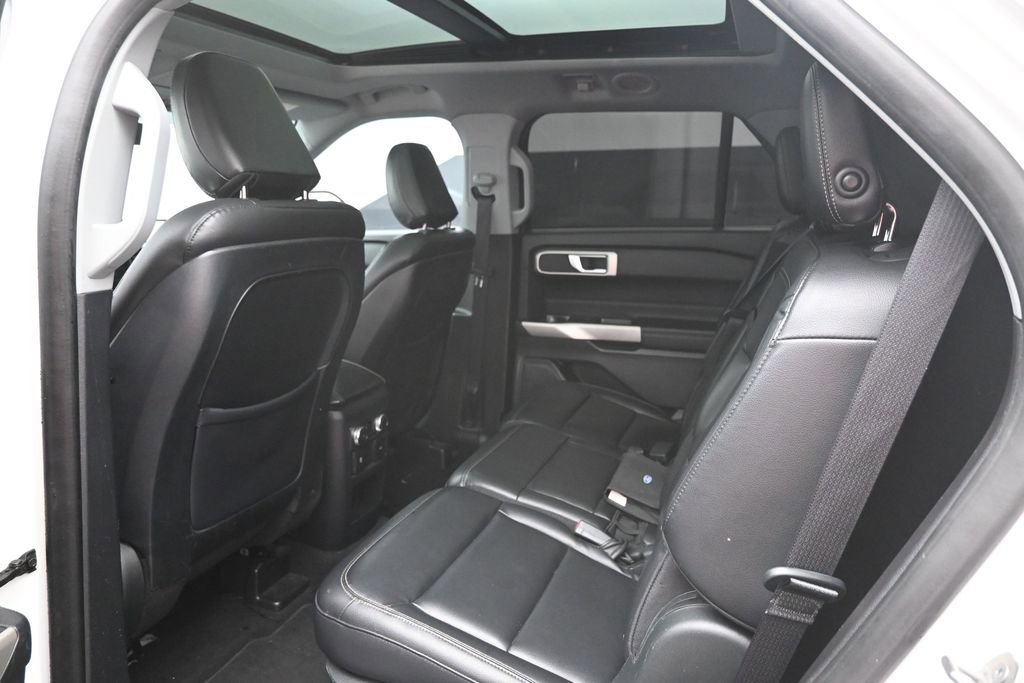 Used 2020 Ford Explorer XLT w/ Equipment Group 202A RWD image 2