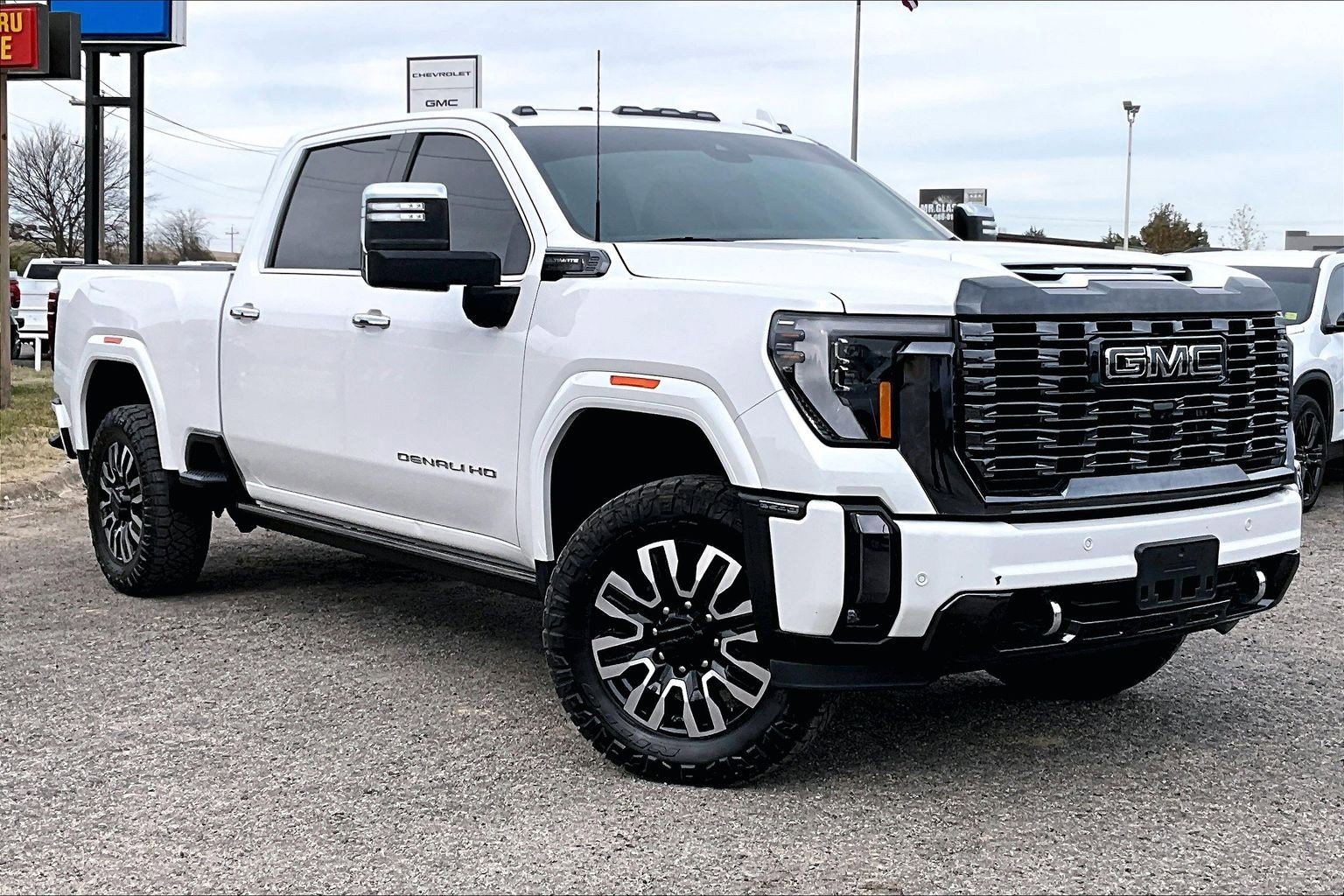 Used 2024 GMC Sierra 2500 Denali Ultimate image 11