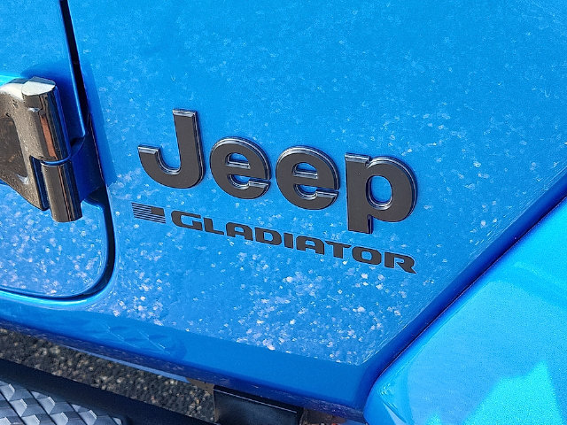 Used 2023 Jeep Gladiator Overland w/ Cold Weather Group AWD/4WD image 8